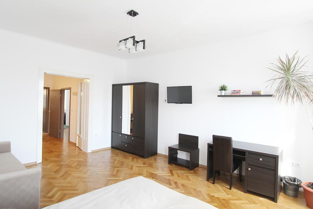 Central Parc Studios Sibiu Exteriör bild
