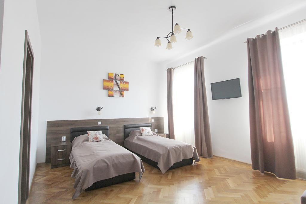 Central Parc Studios Sibiu Exteriör bild